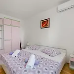 Apartment Gorgeous In With House Sea View