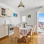 Apartment Gorgeous In With House Sea View