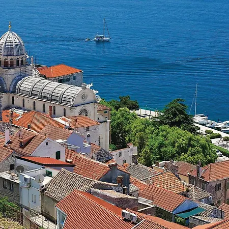 2 Bedroom Beautiful In Apartment Sibenik
