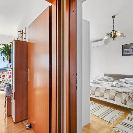 2 Bedroom Beautiful In Apartment *